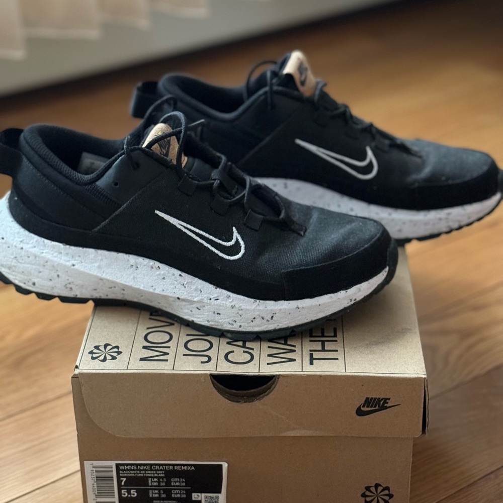Woman’s Nike Crater Remixa